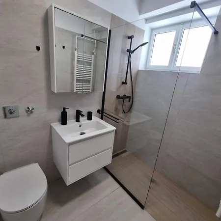 아파트 Samanic By El-pi Tours 니바이스